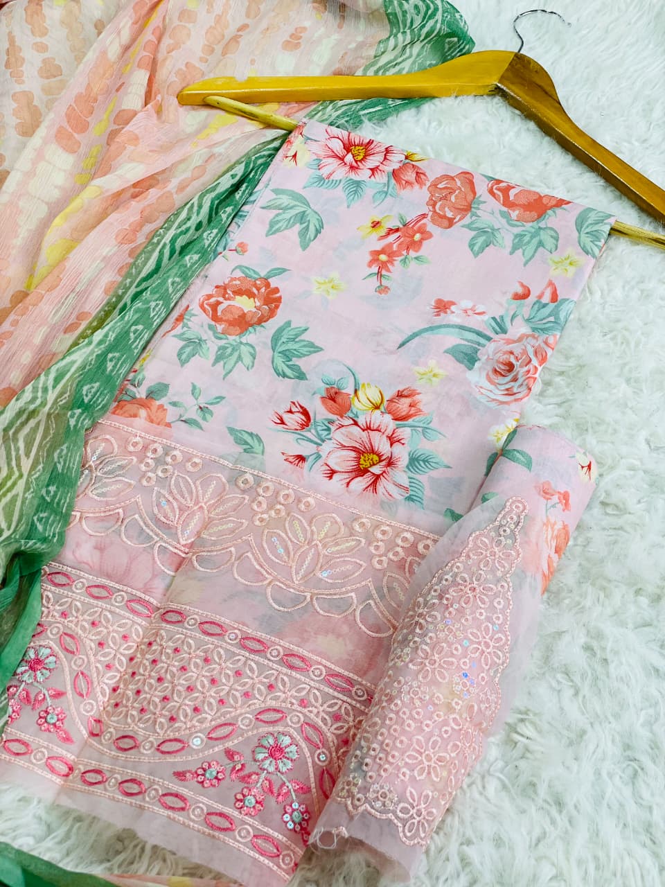 Luxury Lawn Embroided 3pc D-04